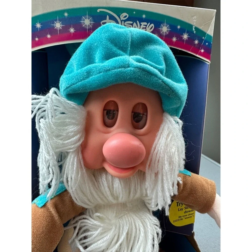 1993 Mattel‎ Disney Snow White Sleepy Dwarf Doll Eyes Close Sleeps Snores IN BOX